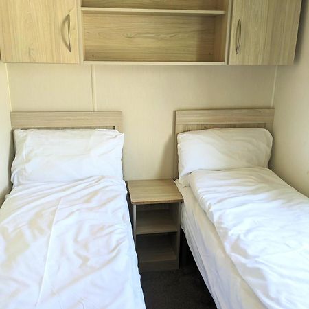 Large 4 Person Couples And Family Caravan In Newquay Bay Resort Esterno foto