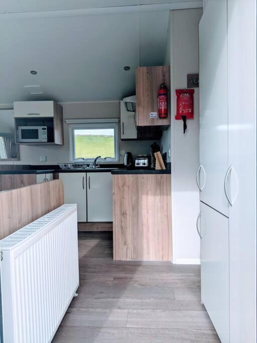 Large 4 Person Couples And Family Caravan In Newquay Bay Resort Esterno foto