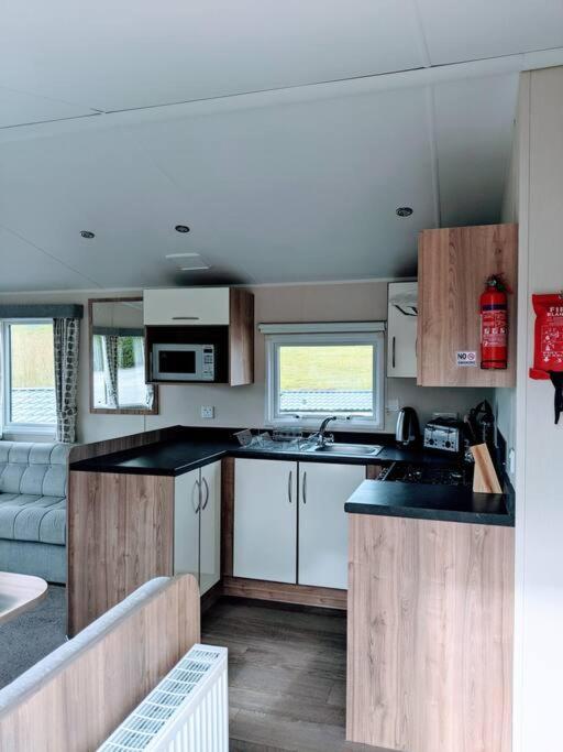 Large 4 Person Couples And Family Caravan In Newquay Bay Resort Esterno foto