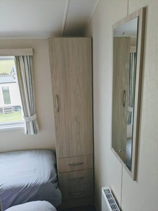 Large 4 Person Couples And Family Caravan In Newquay Bay Resort Esterno foto