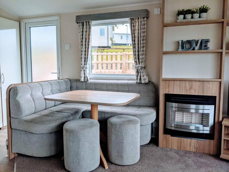 Large 4 Person Couples And Family Caravan In Newquay Bay Resort Esterno foto