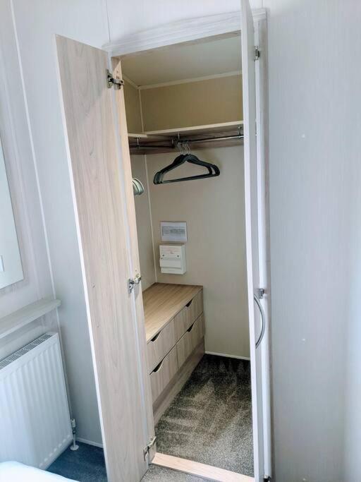 Large 4 Person Couples And Family Caravan In Newquay Bay Resort Esterno foto