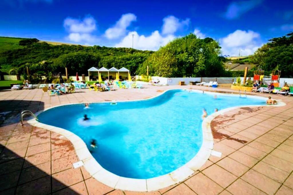 Large 4 Person Couples And Family Caravan In Newquay Bay Resort Esterno foto