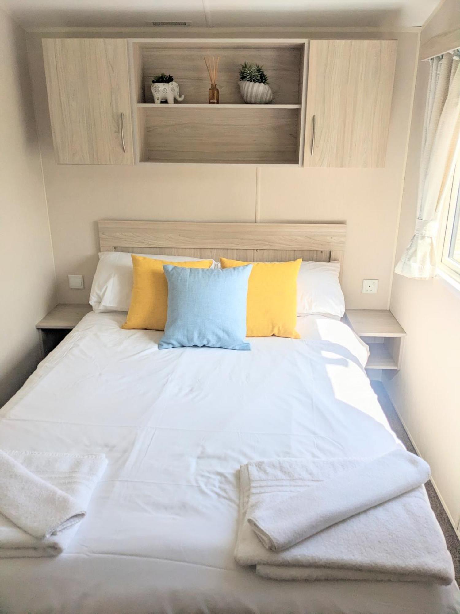 Large 4 Person Couples And Family Caravan In Newquay Bay Resort Esterno foto